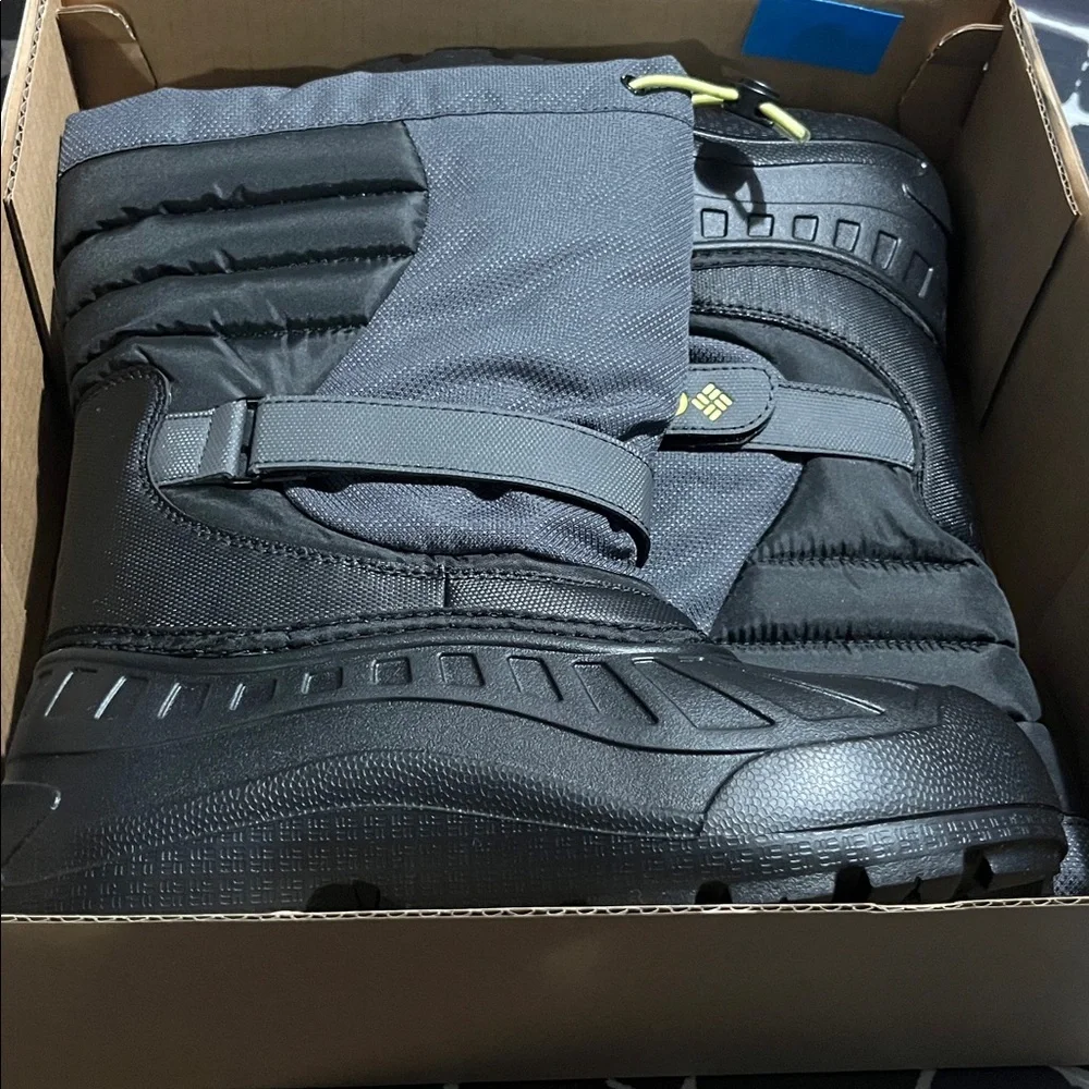 NWT Columbia Unisex Kids' Powderbug Snowlite Boot, Dark Grey/Black, 5
